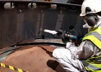 Limpieza criogénica en partes de turbina de gas