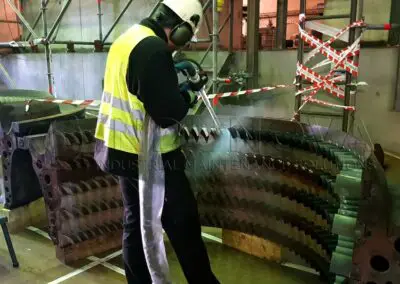 Limpieza criogénica en partes de turbina de gas